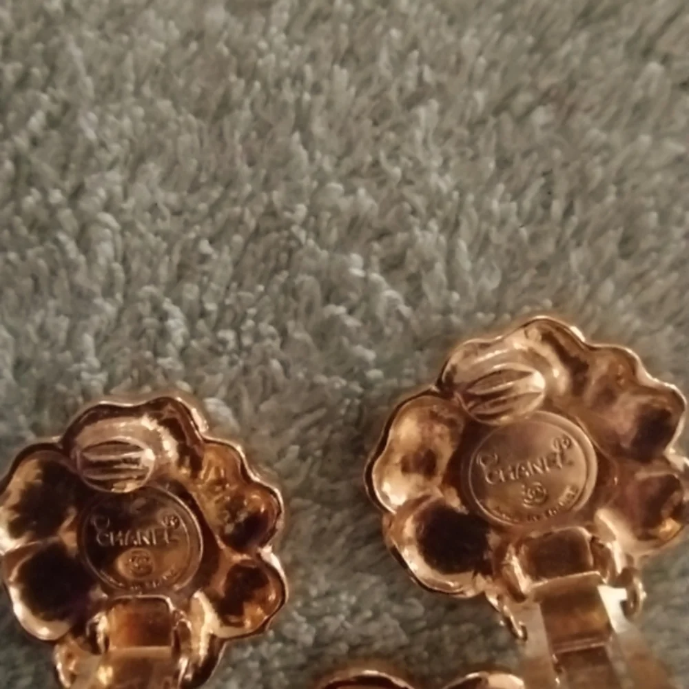 Chanel Rare Vintage Large Gold Double Camellia Drop Earrings - Picture 4 of 6